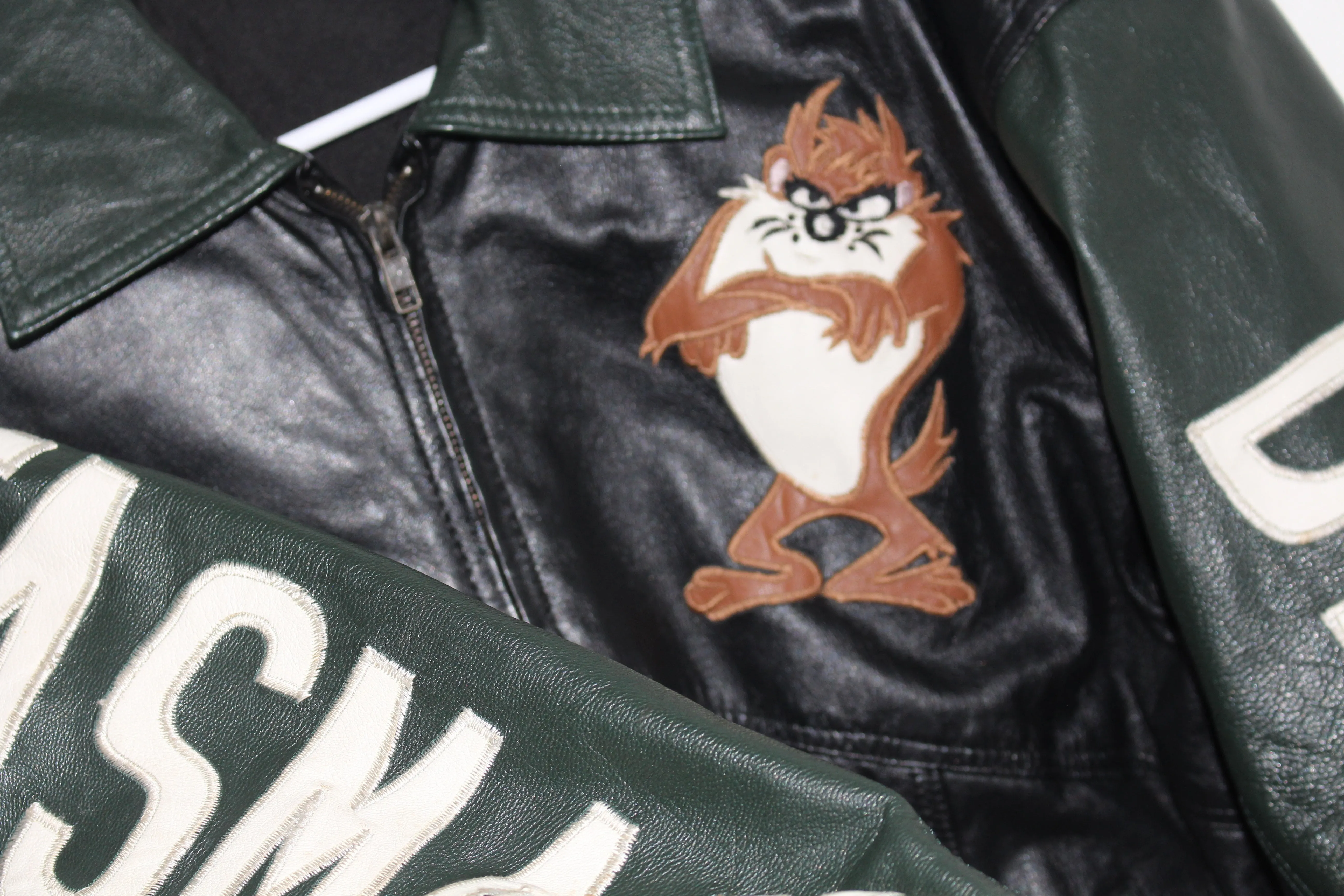 Rare Tasmanian Devil Looney Tunes Leather Jacket (S)