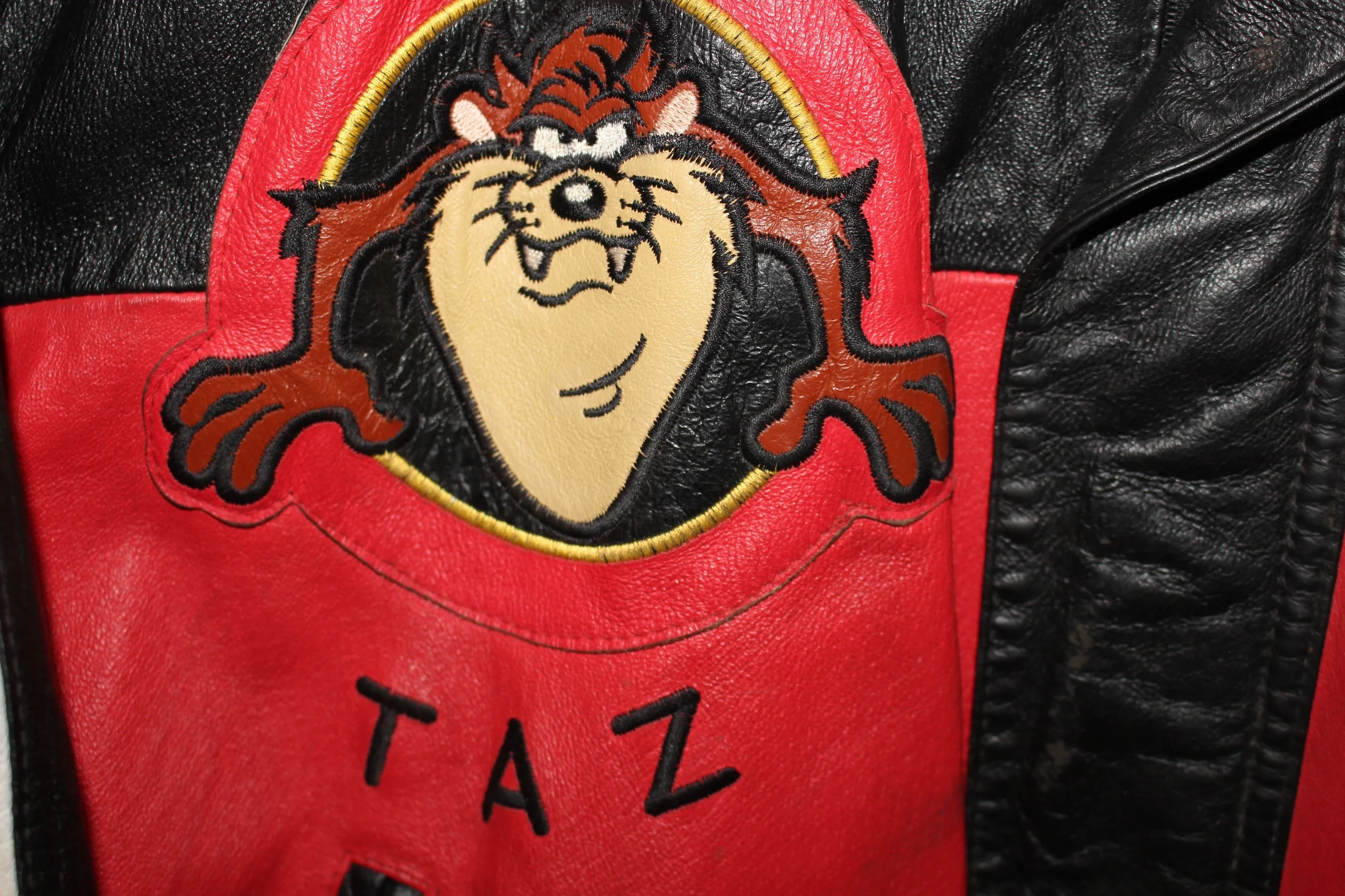 Rare Tasmanian Devil Wild Man Taz Looney Tunes Leather Jacket (S)